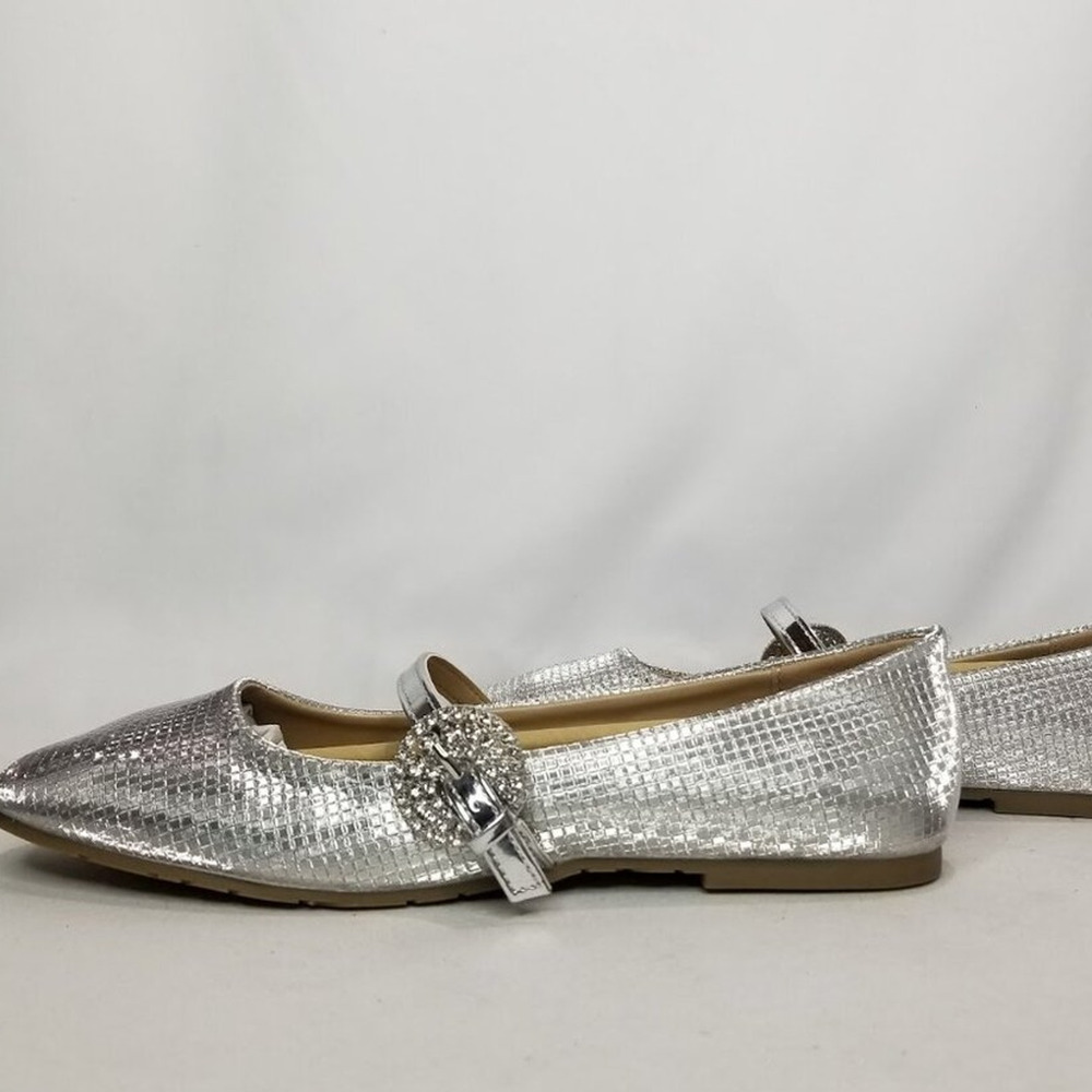 Kenneth Cole Reaction Women's Elwood Ballet Flats Size 8.5 Silver NWT - Picture 2 of 6